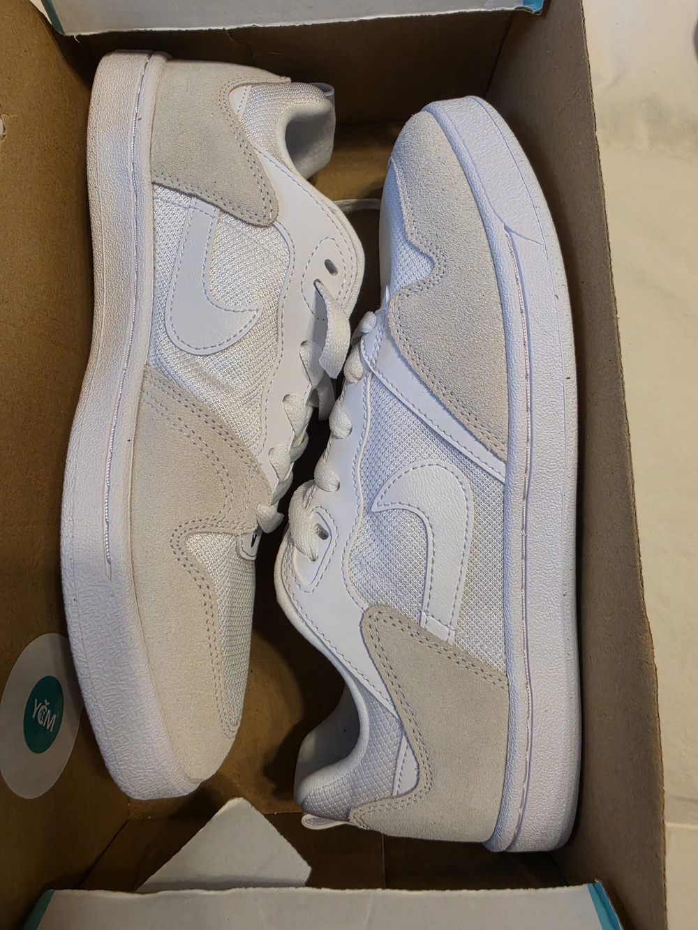 Nike Men's Low-Top Sneakers in White and Light Beige